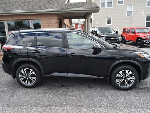 Used 2023 Nissan Rogue SV AWD/4WD image 2