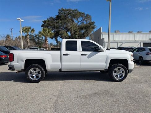 Used 2018 Chevrolet Silverado 1500 Custom w/ Custom Value Package image 4