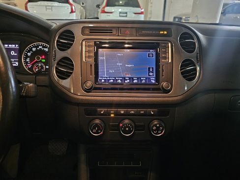 Used 2016 Volkswagen Tiguan SE image 23