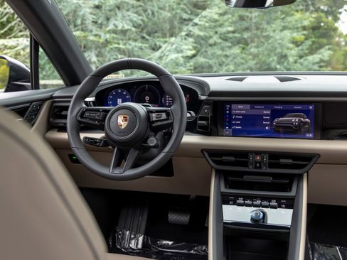 New 2026 Porsche Macan 4 Electric AWD/4WD image 40