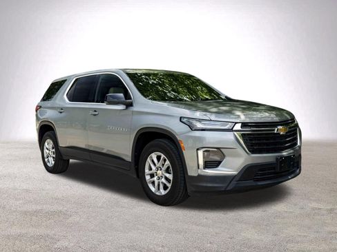 Used 2023 Chevrolet Traverse LS FWD image 2