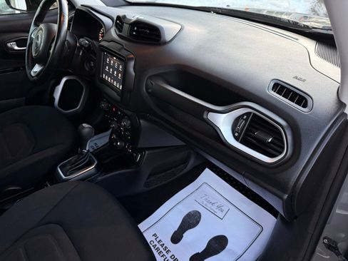 Used 2019 Jeep Renegade Latitude w/ Cold Weather Group image 23