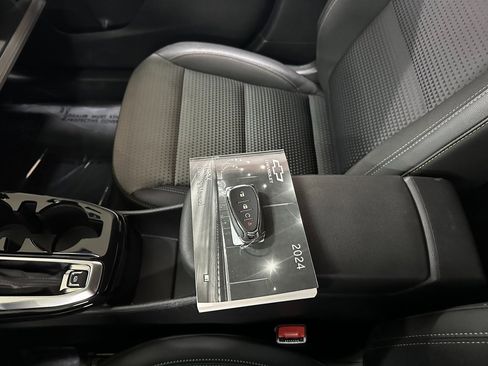 Used 2024 Chevrolet Trax LT image 35