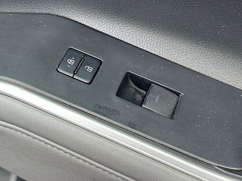 Used 2021 Toyota Highlander LE image 22