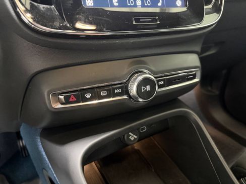 Used 2023 Volvo XC40 Recharge Plus w/ Protection Package Premier AWD/4WD image 27