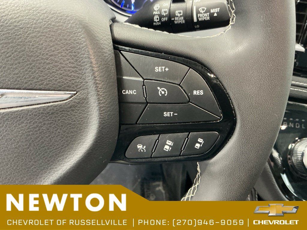 Used 2025 Chrysler Pacifica Limited FWD image 47