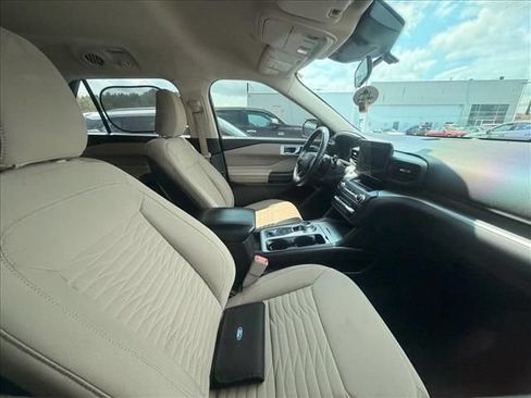 Used 2020 Ford Explorer XLT w/ Comfort Package AWD/4WD image 16