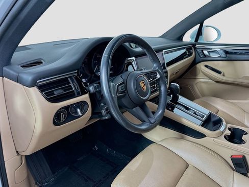 Certified 2023 Porsche Macan AWD/4WD image 4