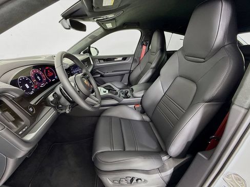 Certified 2026 Porsche Cayenne Turbo GT AWD/4WD image 5