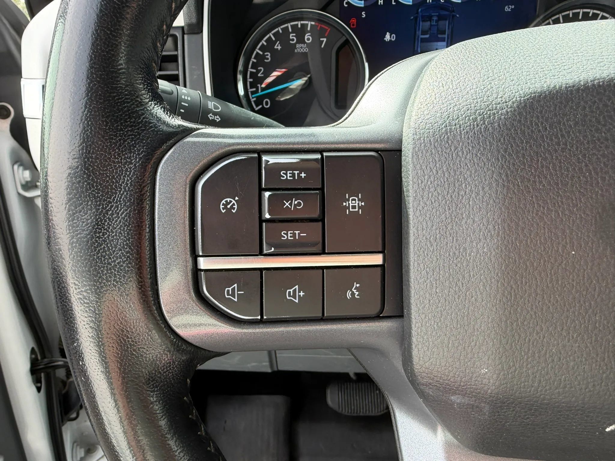 Used 2022 Ford F150 XLT w/ Equipment Group 301A Mid AWD/4WD image 17