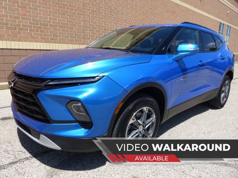 Used 2025 Chevrolet Blazer LT FWD image 1