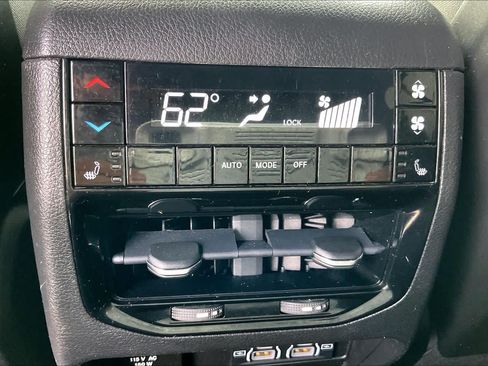 Used 2023 Jeep Grand Cherokee L Overland AWD/4WD image 32