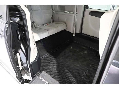 Used 2018 Dodge Grand Caravan SE w/ Power Convenience Group I image 18