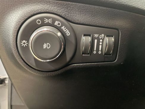 Used 2020 Jeep Compass Latitude AWD/4WD image 17