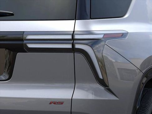 New 2026 Chevrolet Traverse RS w/ LPO, Floor Liner Package FWD image 11