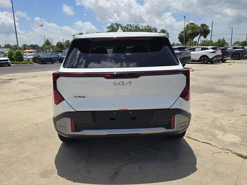 New 2027 Kia Seltos S FWD image 7
