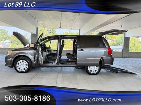 Used 2018 Dodge Grand Caravan SE w/ Power Convenience Group I FWD image 19