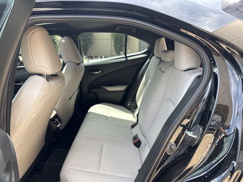 Used 2023 Lexus UX 250h AWD w/ Premium Package image 31