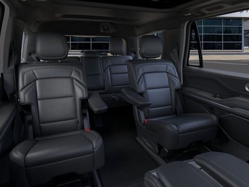 Used 2025 Lincoln Navigator Reserve w/ Jet Appearance Package image 11