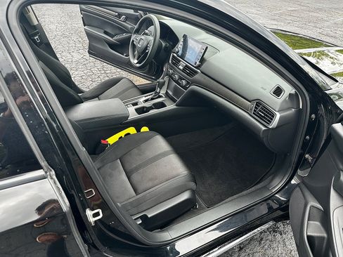 Used 2018 Honda Accord EX image 20