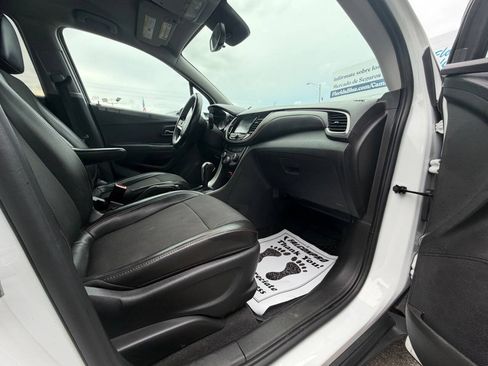 Used 2017 Chevrolet Trax LT w/ LT Convenience Package FWD image 23