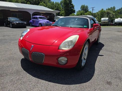 Used 2006 Pontiac Solstice Convertible w/ Premium Package RWD image 2