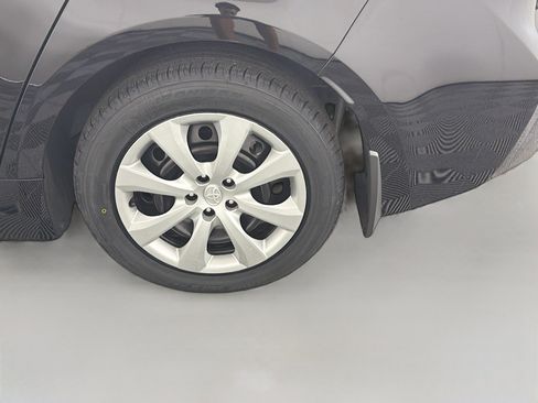 Used 2025 Toyota Corolla LE FWD image 11
