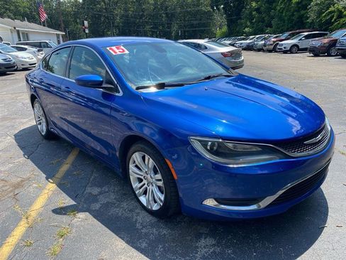 Used 2015 Chrysler 200 Limited w/ Convenience Group image 5