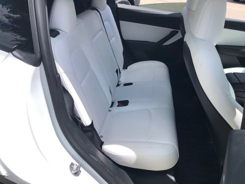 Used 2022 Tesla Model Y Long Range AWD/4WD image 29