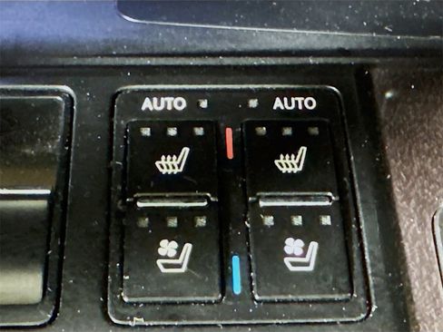 Used 2022 Lexus RX 450h AWD w/ Luxury Package image 18