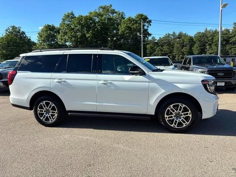 Used 2025 Ford Expedition Active AWD/4WD image 2