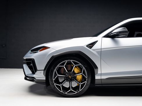 Used 2024 Lamborghini Urus Performante AWD/4WD image 19