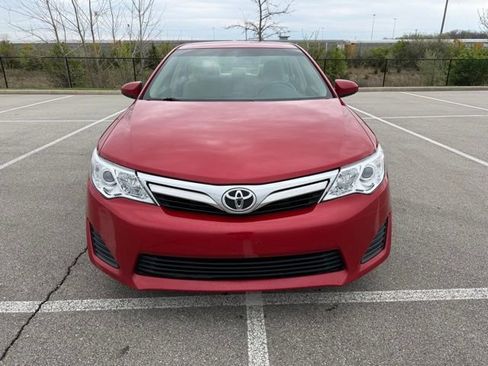 Used 2013 Toyota Camry LE image 2