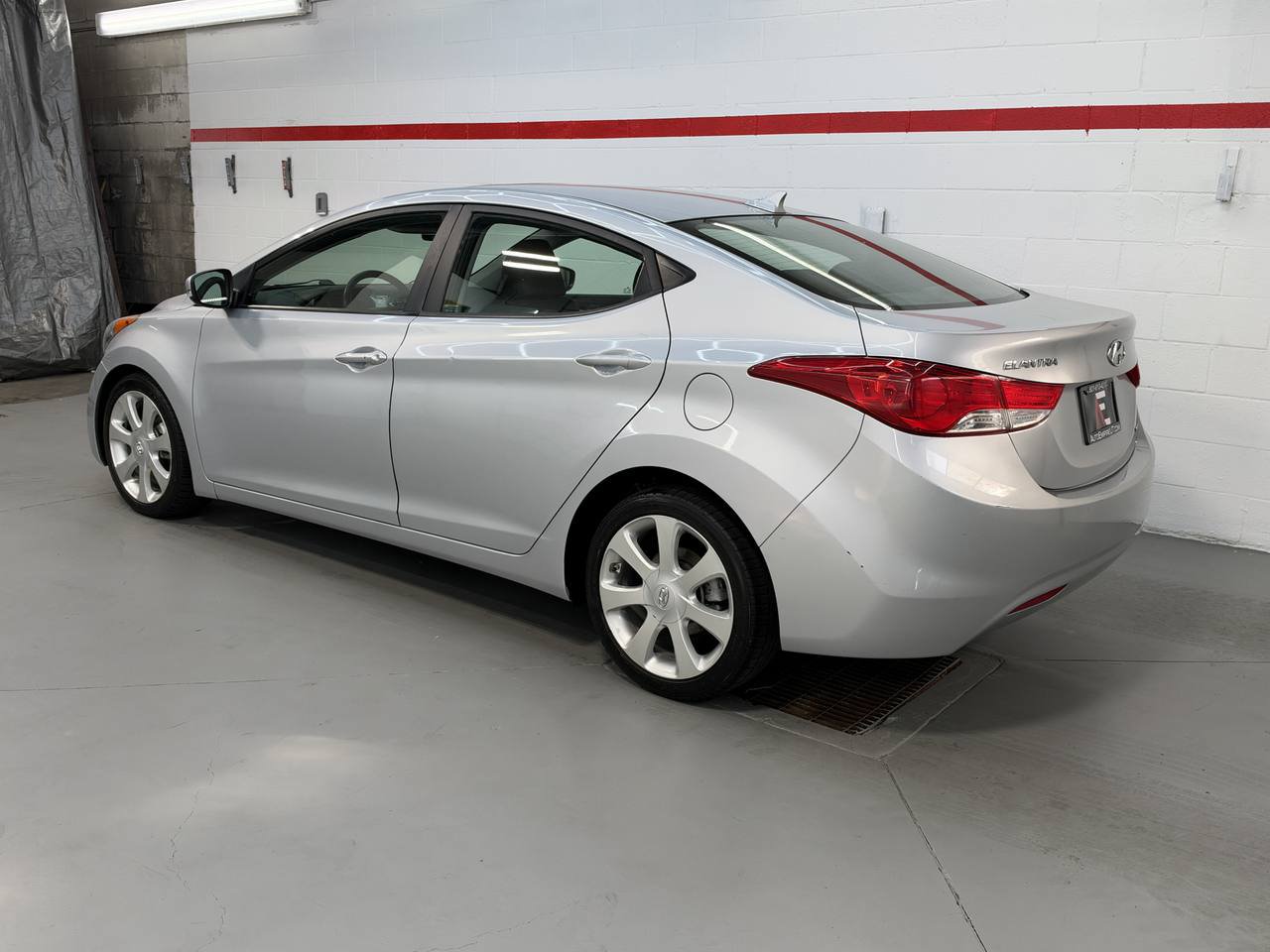 Used 2011 Hyundai Elantra Limited FWD image 3