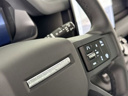 Used 2025 Land Rover Defender 110 X-Dynamic SE image 18