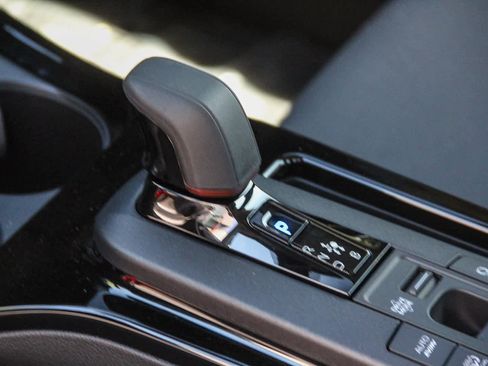 Used 2024 Toyota Prius Prime SE image 16