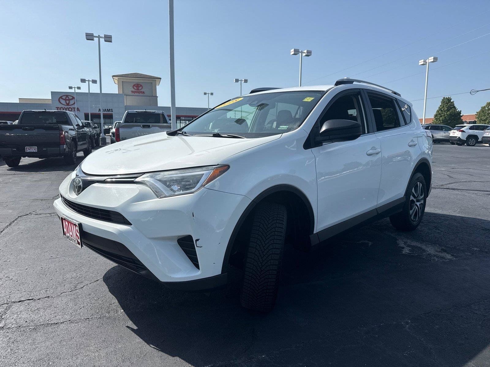 Used 2018 Toyota RAV4 LE w/ Carpet Mat Package AWD/4WD image 4