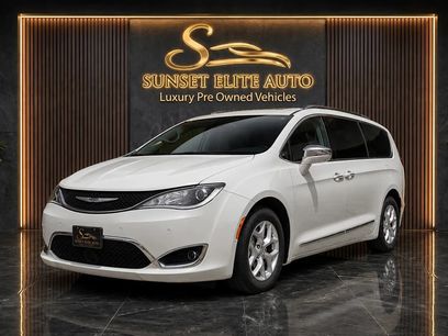 Used 2020 Chrysler Pacifica Limited w/ Advanced Safetytec Group