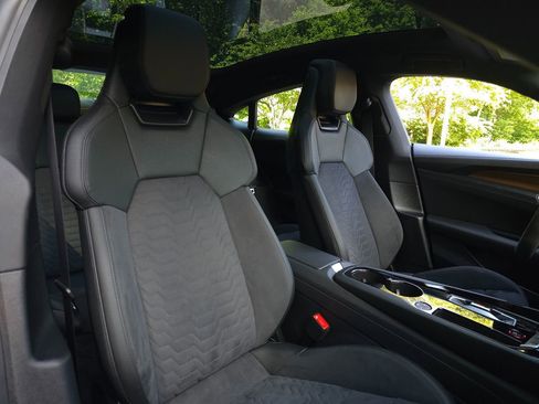 Used 2023 Audi e-tron GT Premium Plus AWD/4WD image 20