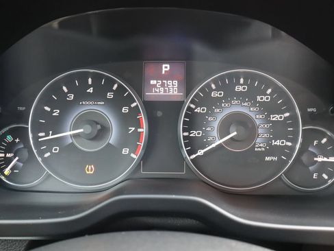 Used 2010 Subaru Legacy 2.5i Premium AWD/4WD image 33