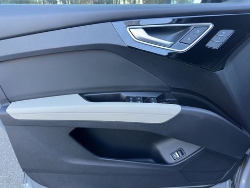 Used 2025 Audi Q4 e-tron Prestige image 10