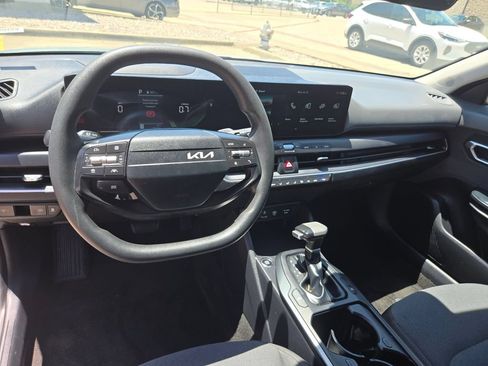 Used 2025 Kia K4 FWD image 16