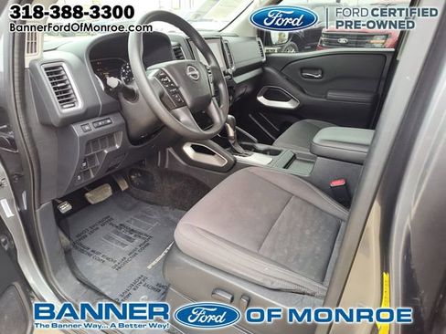 Used 2022 Nissan Frontier SV image 2