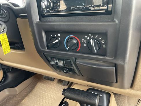 Used 2002 Jeep Wrangler Sahara AWD/4WD image 22