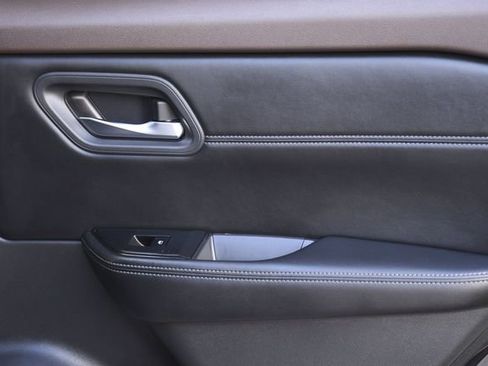 Used 2023 Nissan Rogue SL w/ SL Premium Package image 27