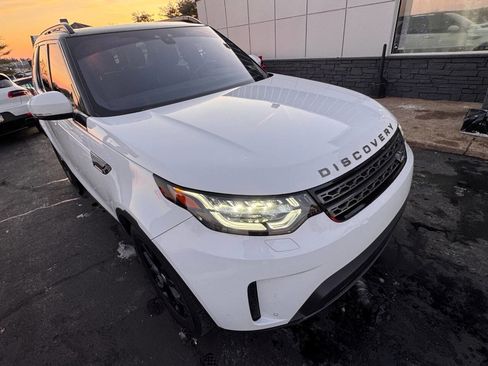 Used 2020 Land Rover Discovery SE image 11