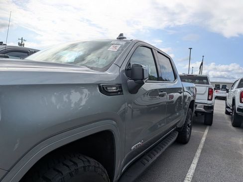 Used 2024 GMC Sierra 1500 AT4 w/ Technology Package AWD/4WD image 4