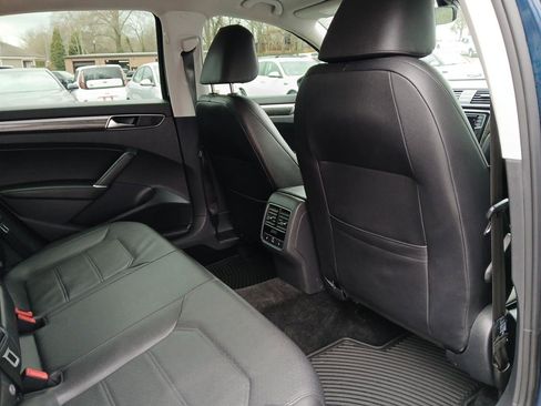 Used 2018 Volkswagen Passat 2.0T SE image 14