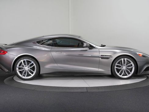 Used 2017 Aston Martin Vanquish Coupe image 10