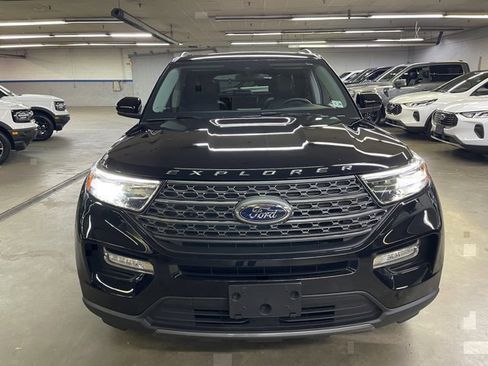 Used 2022 Ford Explorer XLT w/ Equipment Group 202A AWD/4WD image 2